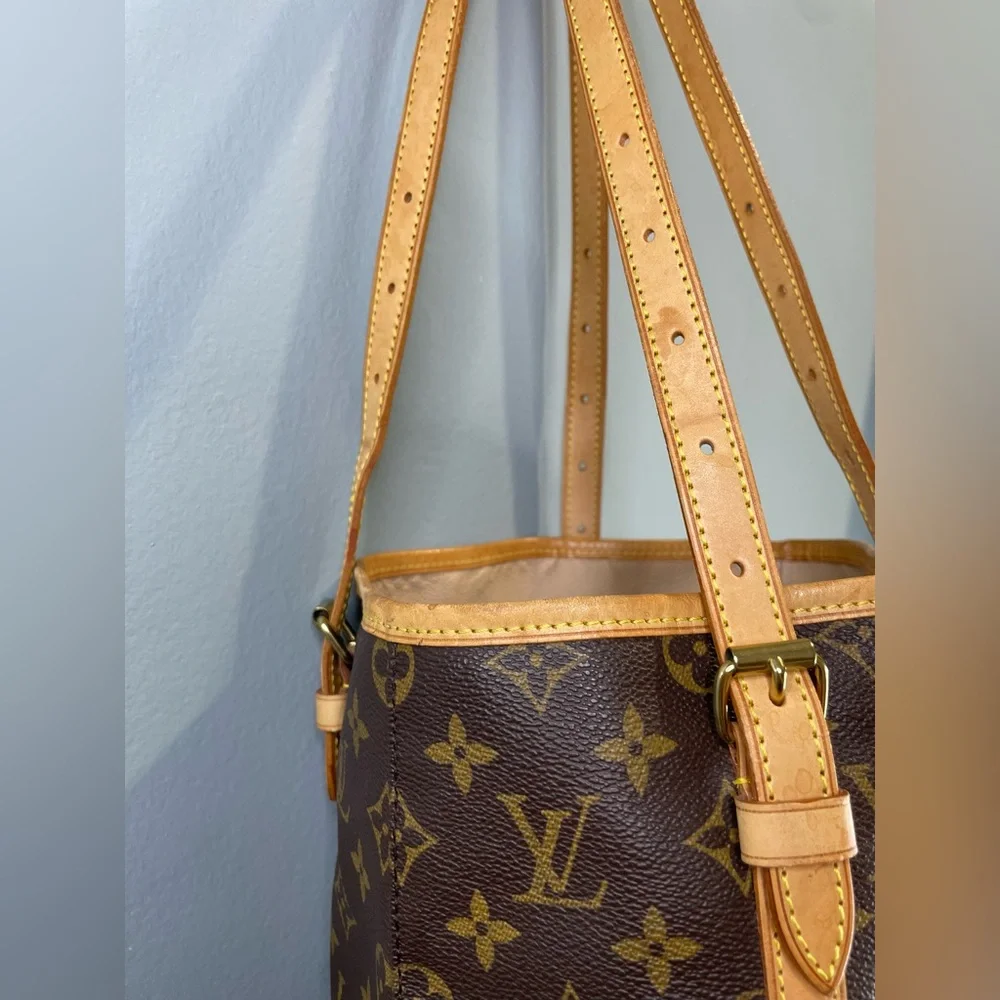 Louis Vuitton GM Monogram Bucket Bag - Picture 8 of 11